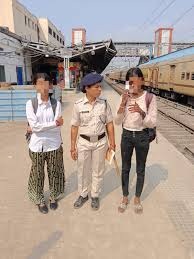 छात्राएं क्लास बंक कर रेलवे स्टेशन घूमने के लिए चली गईं, ओडिशा में मिली