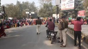 फ्लोरा मैक्स विवाद: उद्योग मंत्री ने दी थी फेंकवा देने की धमकी! अब पुलिस ने दर्ज कर दी पीड़ित महिलाओं पर FIR