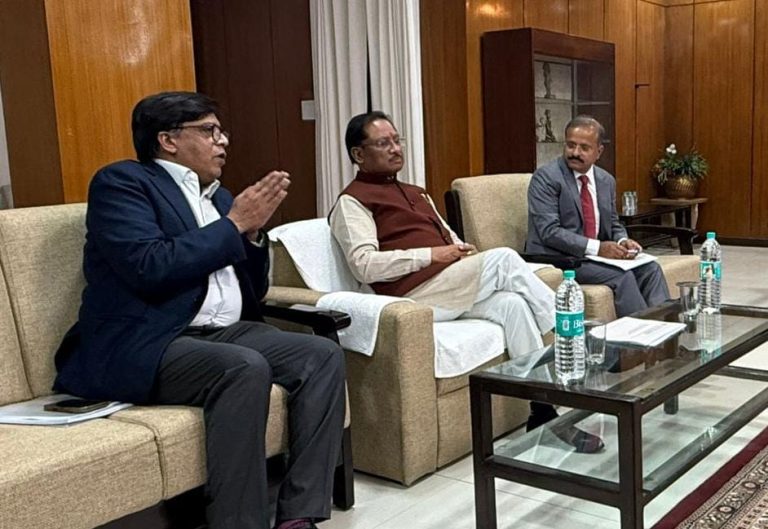 मुख्यमंत्री श्री विष्णु देव साय ने मध्यप्रदेश में नई सिंचाई तकनीक ‘प्रेशर इरिगेशन नेटवर्क’ की प्रस्तुति का किया अवलोकन