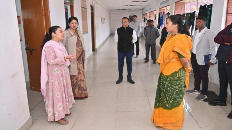 एक्शन में बाल संरक्षण आयोग : अध्यक्ष वर्णिका शर्मा ने कहा – बच्चों के साथ क्रूरता बर्दाश्त नहीं, संप्रेषण गृह के दोषी कर्मचारी होंगे निलंबित