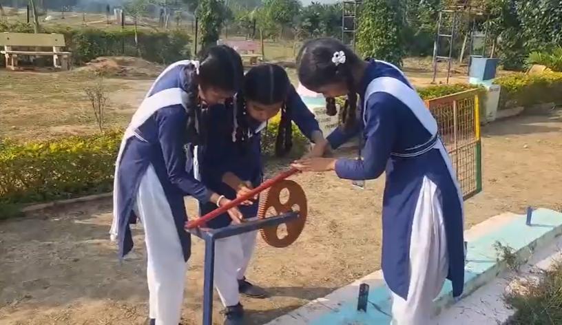 यह सरकारी स्कूल बना नवाचार का मॉडल, प्रदेश का पहला ‘मैथ्स पार्क’ बच्चों में जगा रहा गणित का जुनून