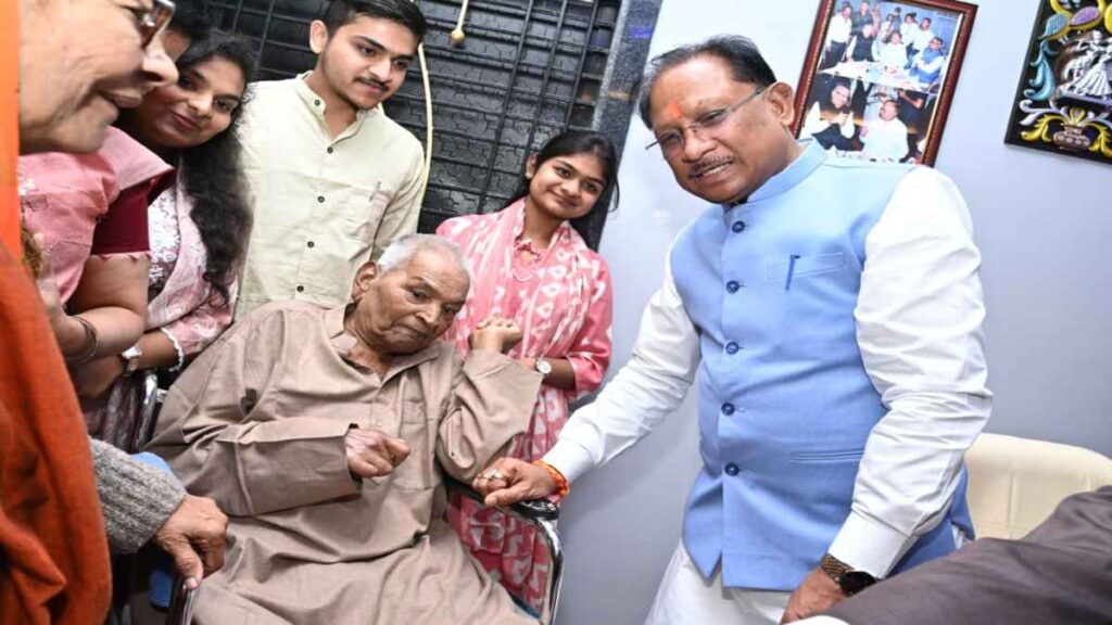 गौरेला में सीएम साय ने किया मीसाबंदियों का सम्मान, कहा – लोकतंत्र के सच्चे रक्षक हैं मीसाबंदी