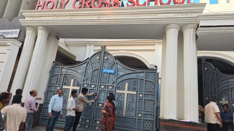 होलीक्रॉस के दो स्कूल सील, बकाया टैक्स नहीं पटाने पर नगर निगम ने की कार्रवाई
