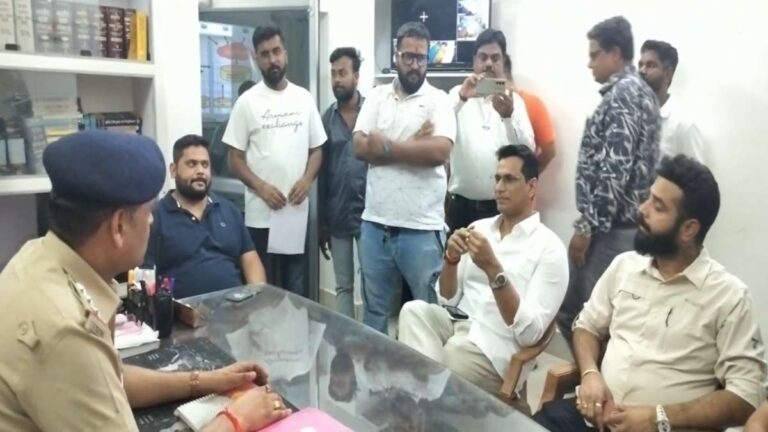 MMS वायरल केस : विधायक देवेंद्र यादव ने थाने में दिया फोटो और वीडियो का सैंपल, कहा – दबाव में नोटिस-नोटिस खेल रही पुलिस